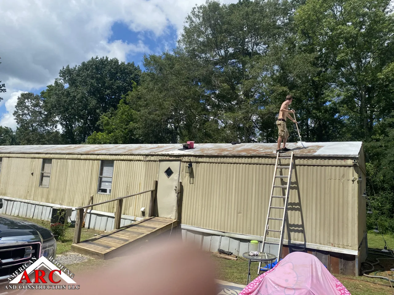 Trailer roof coat